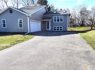 536 Countess Dr, West Henrietta, NY 14586