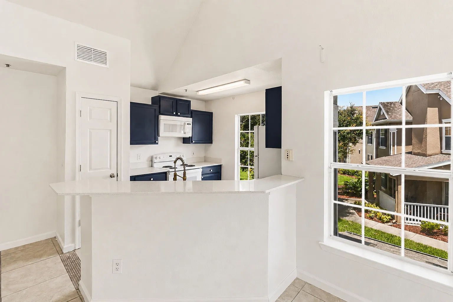 2 bed, 1255 sqft, $2,000 — Photo 4