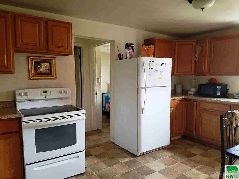 2nd image of 405 Ontario St