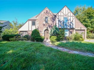 105 Old Mill Rd, Great Neck, NY 11023