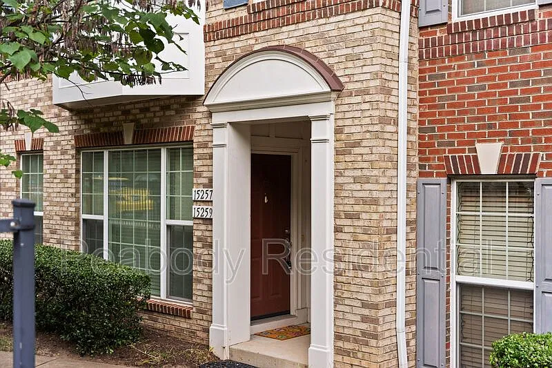 3 bed, 2.5 bath, 1524 sqft, $2,600 — Photo 2