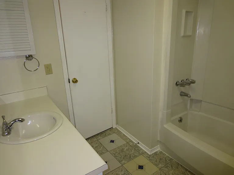 711 Southern Ct — Photo 16