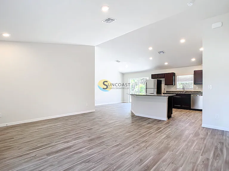 11501 N Landover Ter — Photo 2