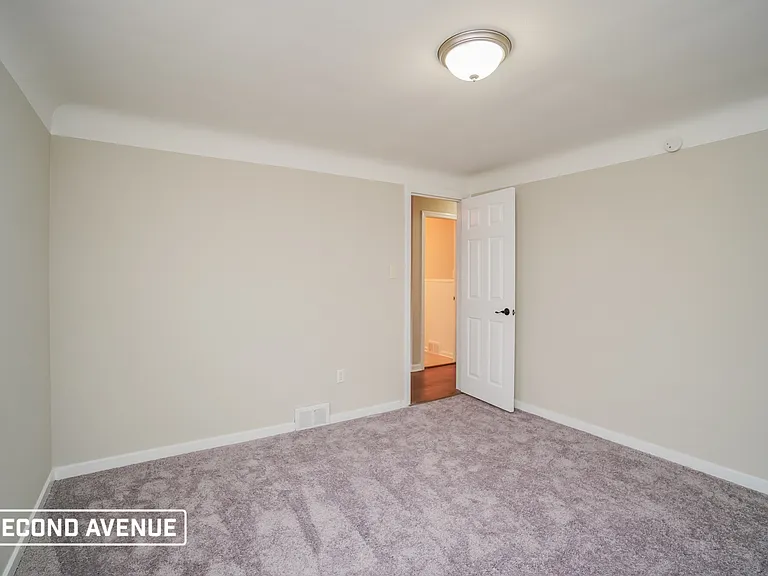 96 N Broadway Ave — Photo 8