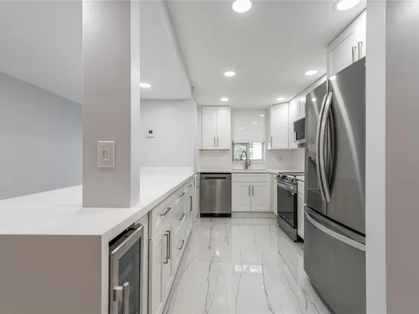 811 S Hollybrook Drive #109, Pembroke Pines, FL 33025