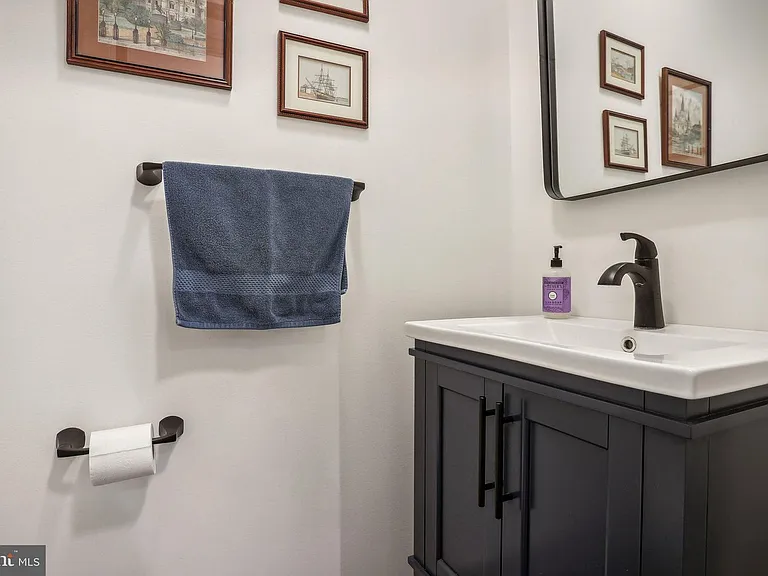 323 Penwyllt Ct — Photo 32