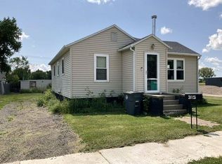 315 4th St SW, Rugby, ND 58368