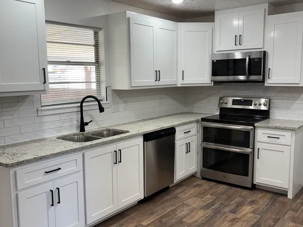 1732 Belvoir Cir, Clovis, NM 88101