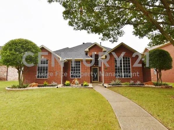 1402 Lost Creek Dr, Desoto, TX 75115