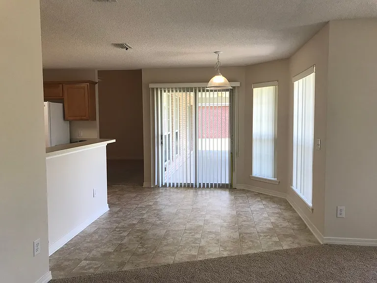 2642 Hidden Creek Dr — Photo 15