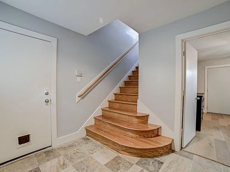 5838 Larkin St — Photo 9