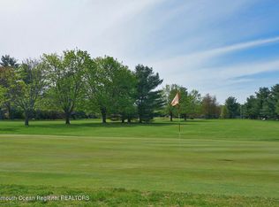 41 Hancock Ct, Red Bank, NJ 07701