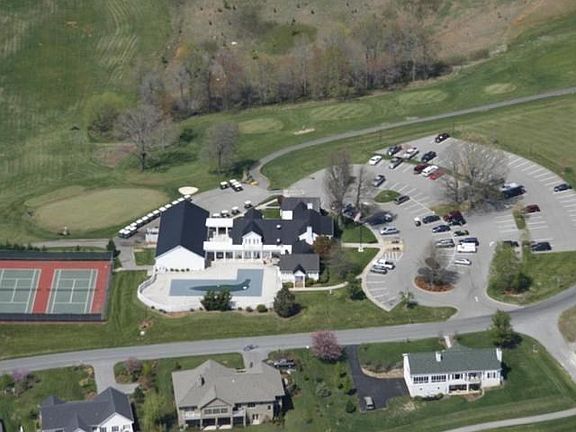 3rd image of 27 Chestnut Creek Dr