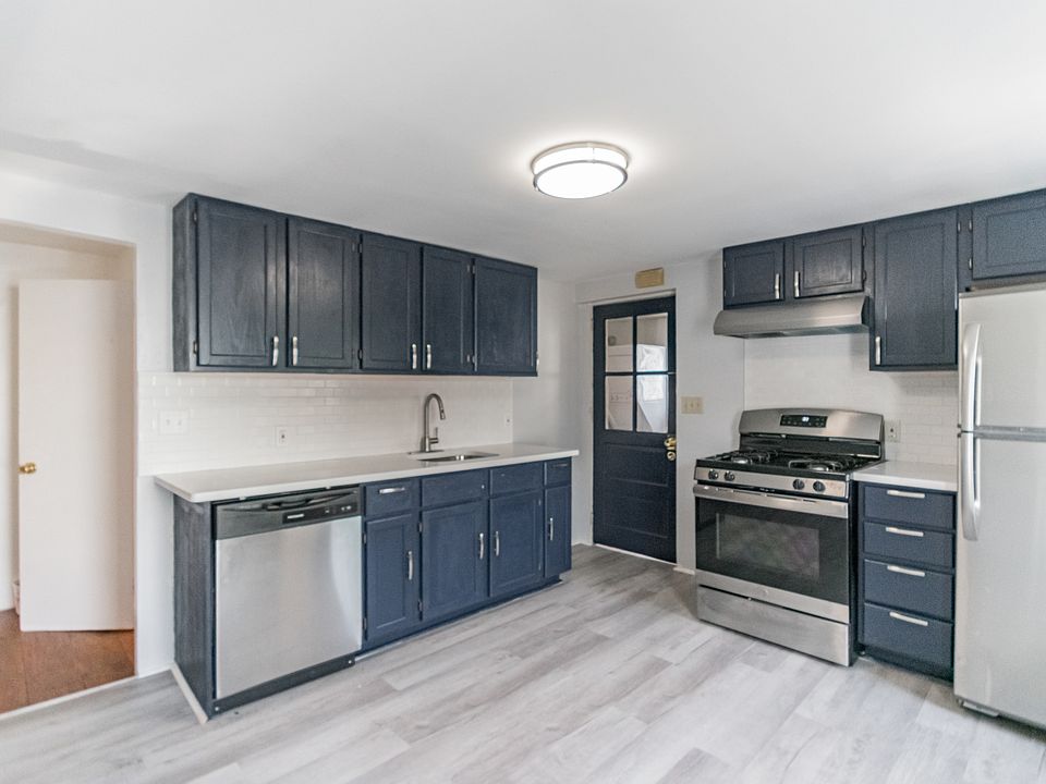 1st image of 180 East St #2