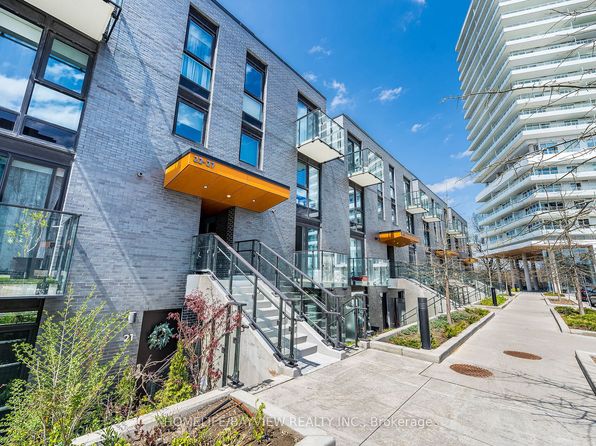 10 Brin Dr #24-W08, Toronto, ON M8X 0B3