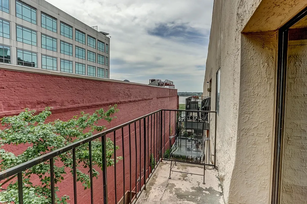 Building Photo - 107 S Front St #52