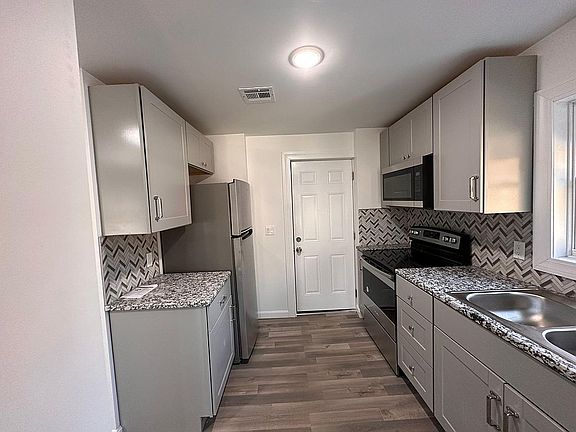 Kitchen photo 2