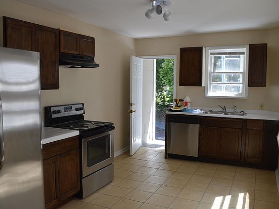 5th image of 803 Acosta St
