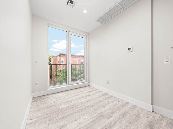 2nd image of 948 Bergen St #3B