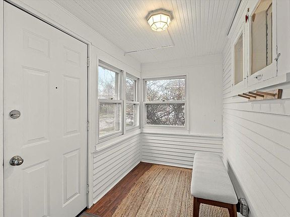 3rd image of 2545 Brighton Ave NE