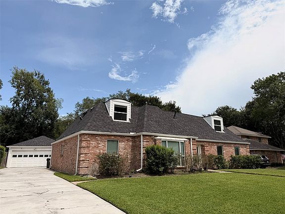 3rd image of 919 Longview Dr