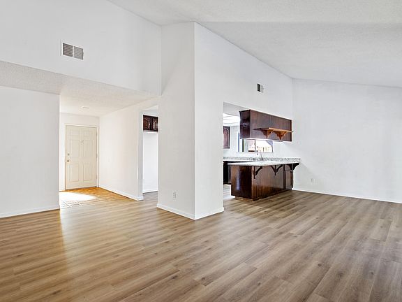 5th image of 2820 E Vine Ave
