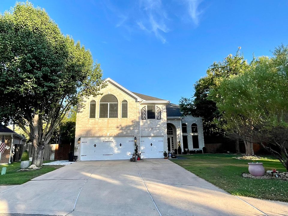 1st image of 1702 Clay Ln