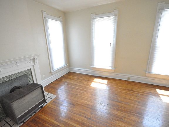 2nd image of 250 W 5th Ave