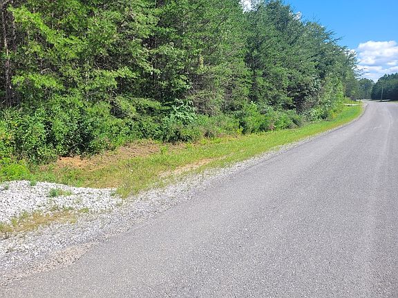 3rd image of 2 Rolling Hills Dr