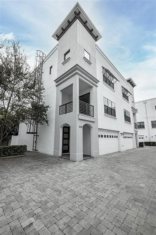 3 bed, 3.5 bath, 2824 sqft, $4,500 — Photo 3