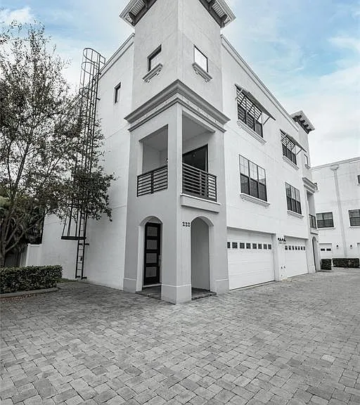222 S Audubon Ave — Photo 3
