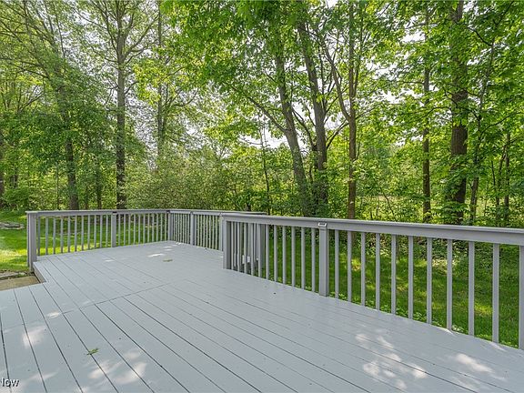 5th image of 30 Dover Place Ln