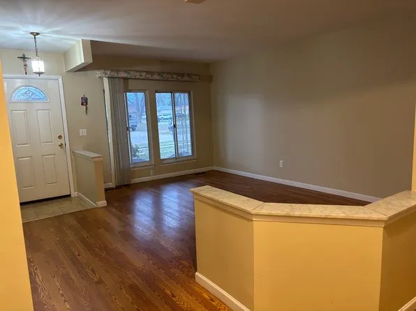 39380 Timberlane Dr, Sterling Heights, MI 48310