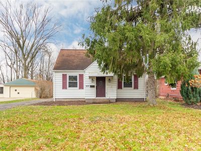 6075 Burns Rd, North Olmsted, OH, 44070