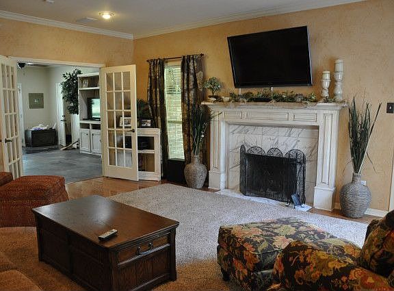 5th image of 112 Oak Isle Dr