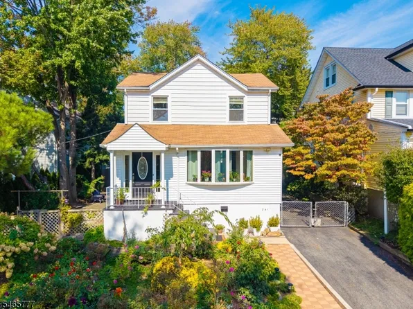 241 Roosevelt St, Teaneck Twp., NJ 07666