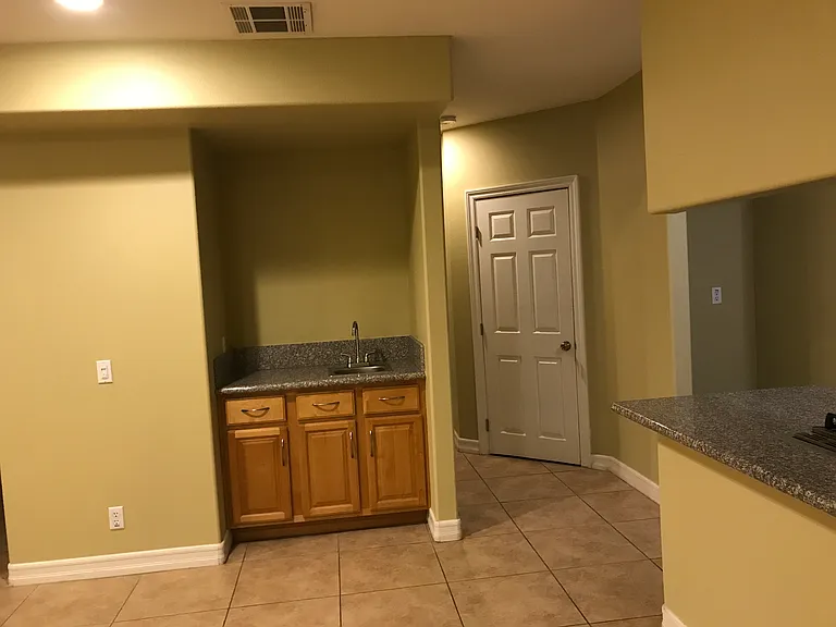 1334 S Grand Ave — Photo 12