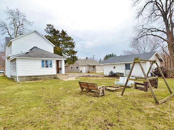 2nd image of 2613 S Meeker Ave