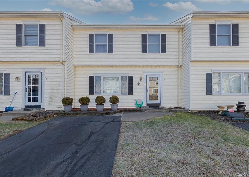1st image of 48 Komonchak Cir