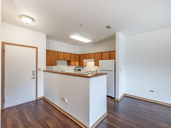 4th image of 801 N McLean Blvd APT 104