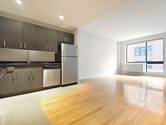 4th image of 537 W 27th St APT 3I