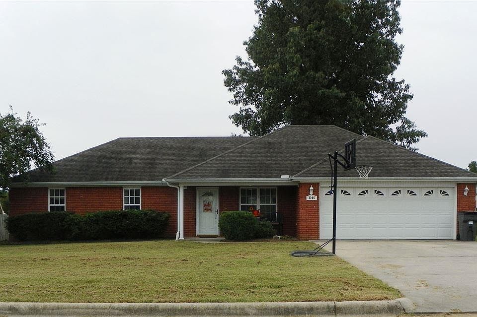 1st image of 3206 Newcastle Dr