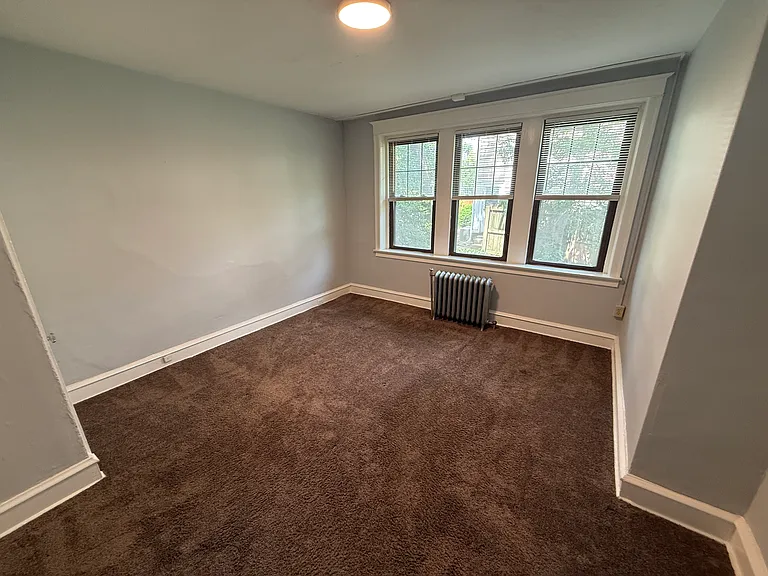 216 S Carol Blvd — Photo 7