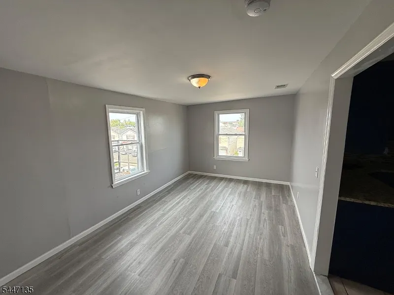 4 bed, 1.0 bath, $2,400 — Photo 4