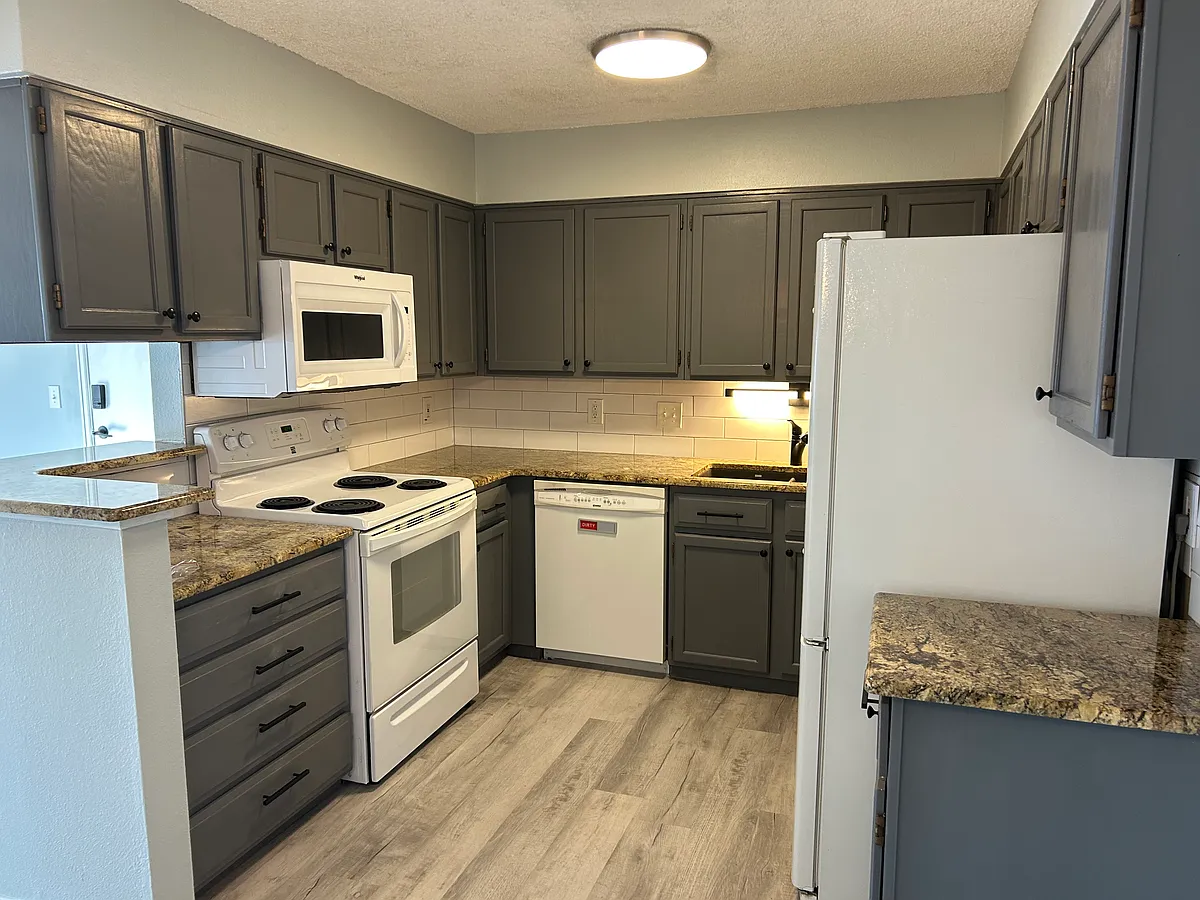 Building Photo - 337 Wright St #202