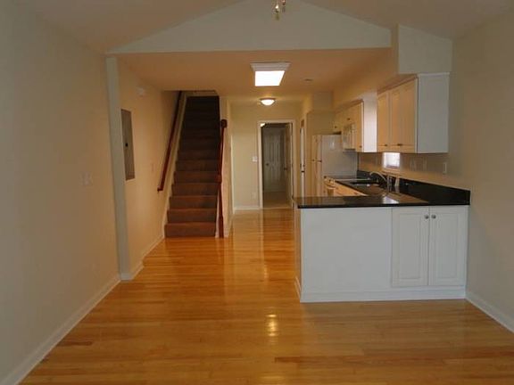 3rd image of 3021 Q St