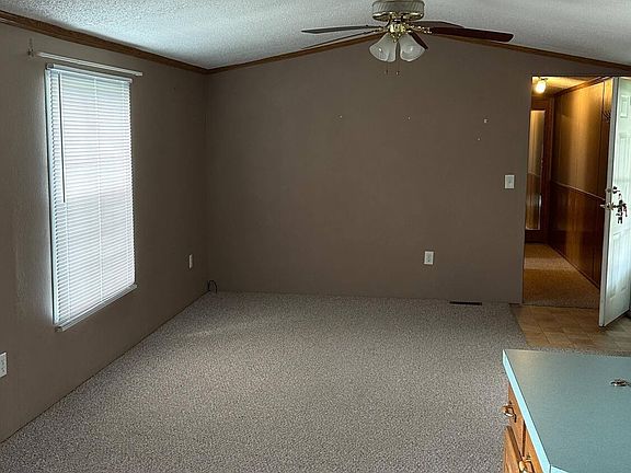 3rd image of 411 Brumbaugh Ln