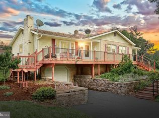 400 Fairway Dr, Etters, PA 17319
