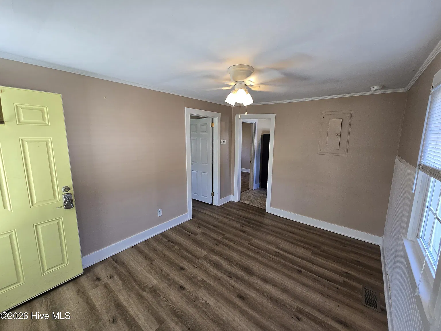 2 bed, 1.0 bath, $1,200 — Photo 3