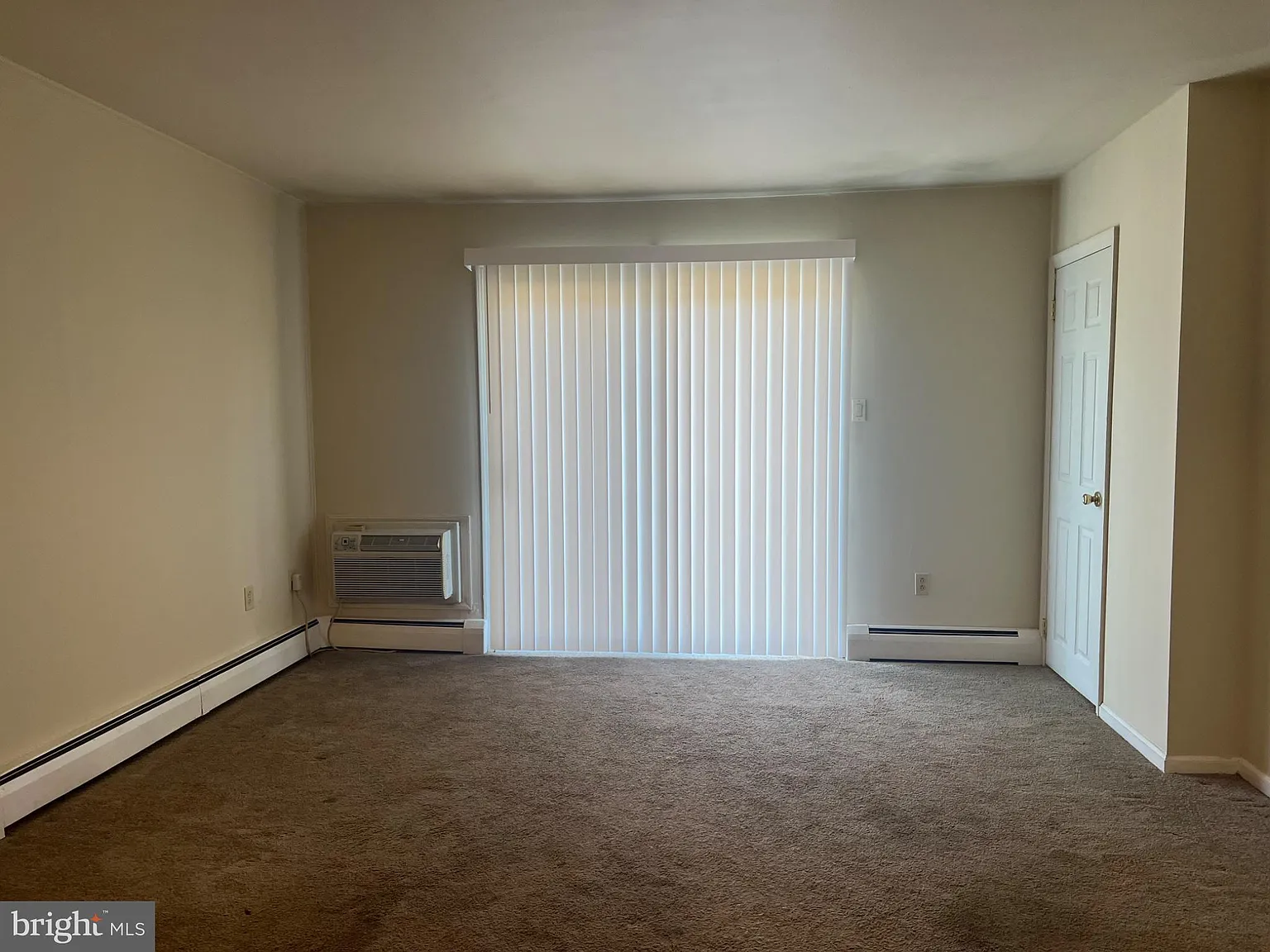 1 bed, 1.0 bath, 556 sqft, $1,395 — Photo 3
